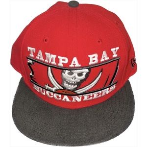 New Era 59FIFTY Tampa Bay Buccaneers Fitted Hat size  7 & 3/8 Red, Black & white